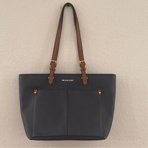 Michael Kors Jet Set Medium Pocket Tote